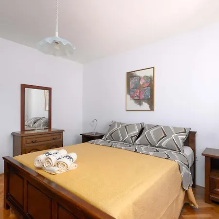 Apartamento Mirjana *